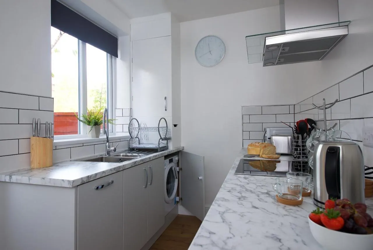 Air Host & Stay - Thompson House Stockport Holiday home