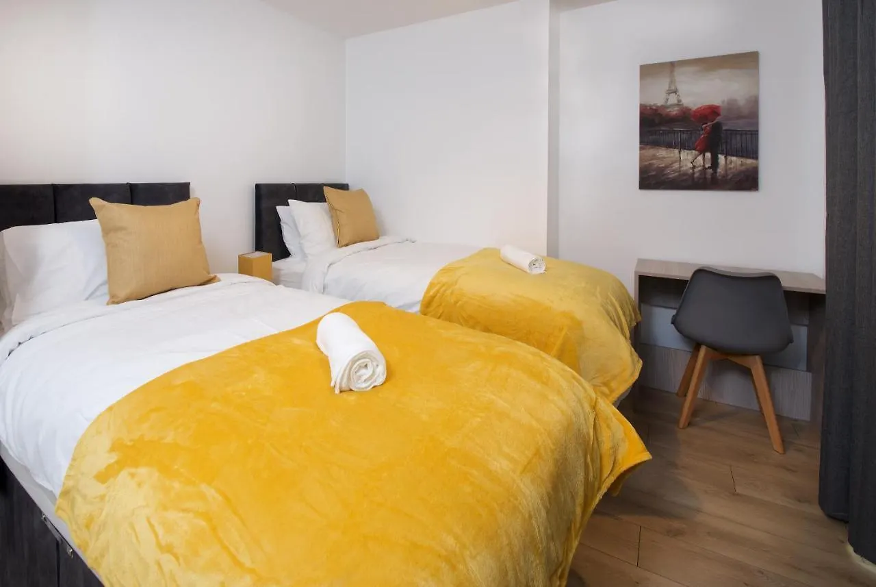 Air Host & Stay - Thompson House Stockport