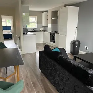 Luxe 2 Bedroom Duplex With Free Parking Apartment